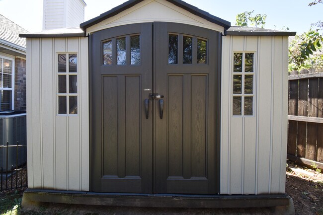 Building Photo - 701 Earls Ct