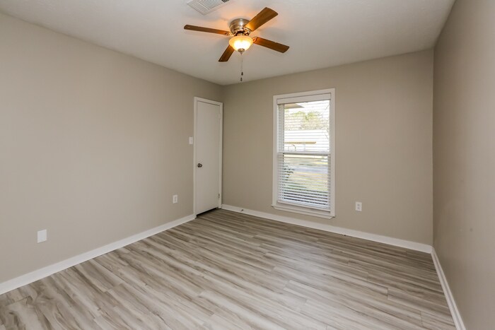 Building Photo - 129 Fern Valley Rd