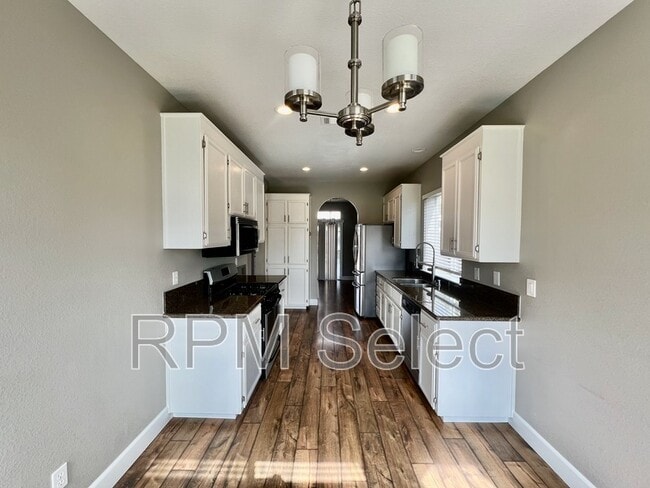 Building Photo - 1605 Paseo Flores Dr