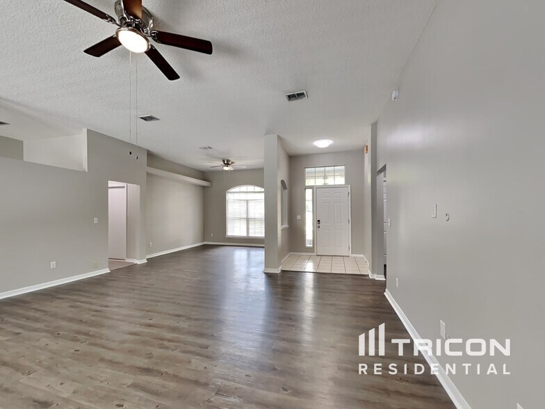 Building Photo - 1624 River Breeze Dr
