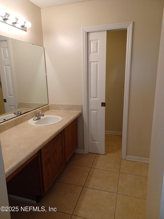 Building Photo - 608 Abbey Ct