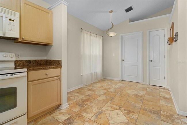 Building Photo - 2936 Twin Oaks Dr