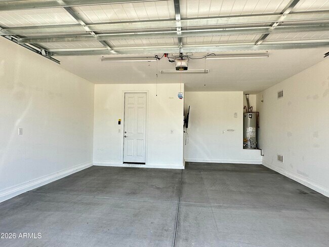 Building Photo - 9550 E Spiral Ave