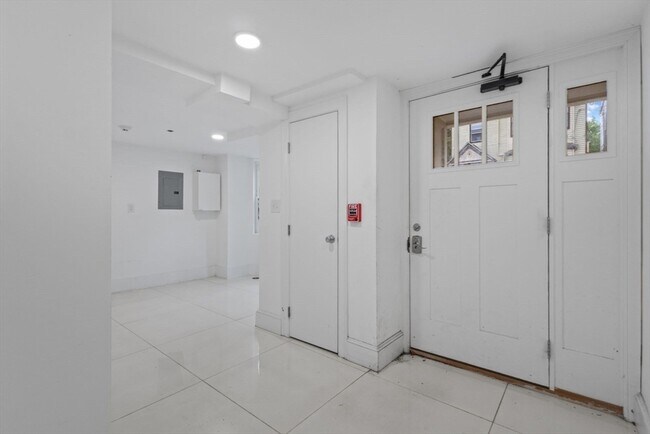 Building Photo - 44 W Eagle St