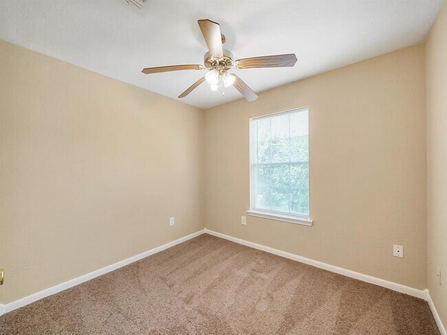 Building Photo - 24023 Strong Pine Dr