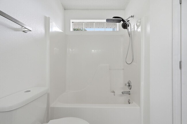 Building Photo - Renovated Home in Niceville!