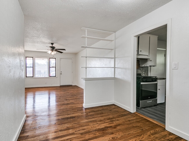 Building Photo - 2921 NE 17th Ave