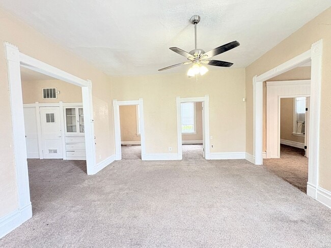 Building Photo - 837 Avondale Ave