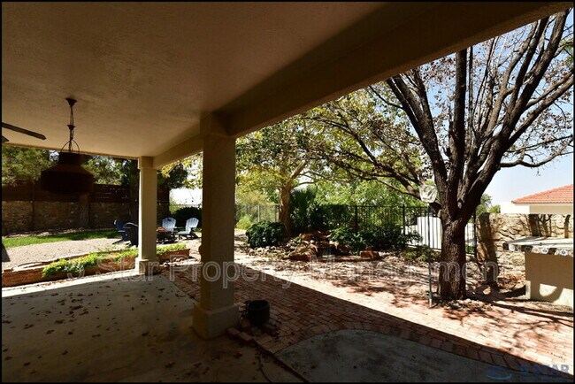Building Photo - 6598 Eagle Ridge Dr