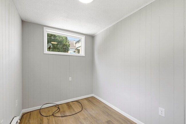Building Photo - 606 Meadow Ave