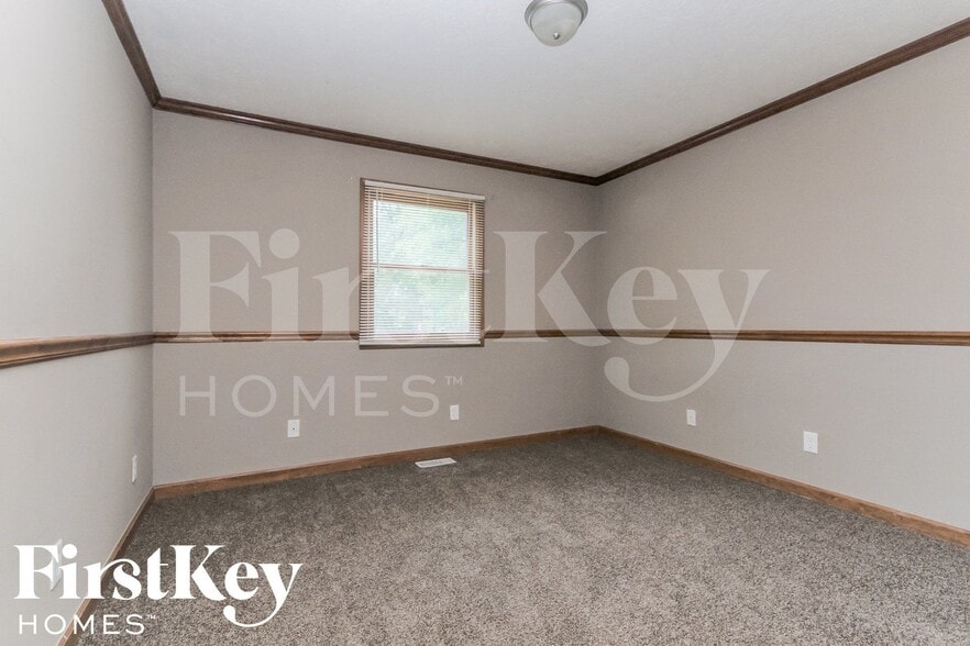 Building Photo - 2102 E Edgewood Ave