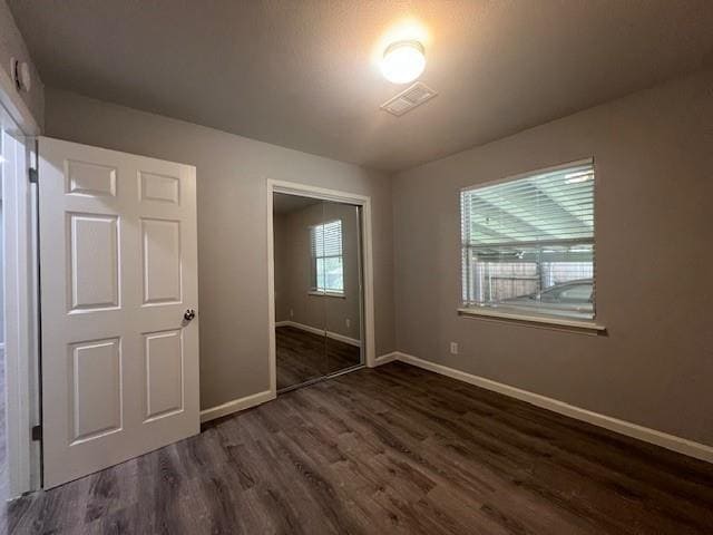 Building Photo - 304 N Oak St