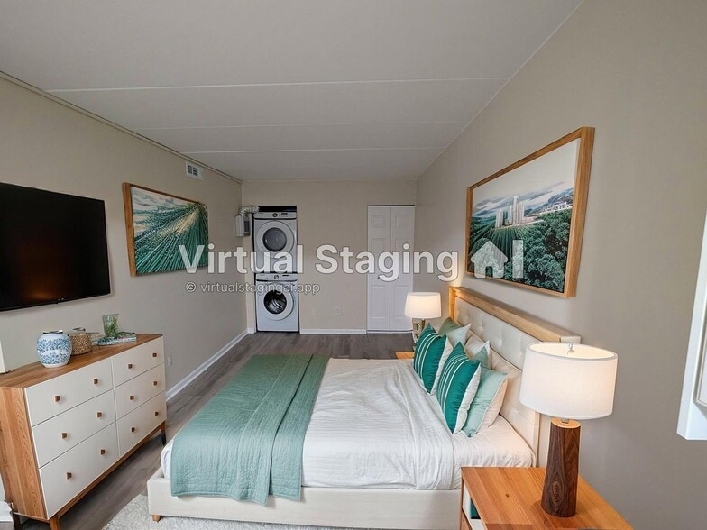 Den/Office/Bonus room - 15 Sunbury Ct
