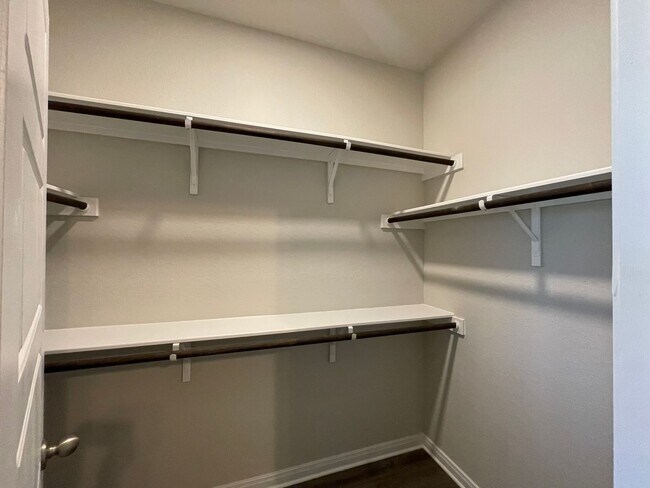 Building Photo - Luxury 3x2 Duplex in Seguin, TX!