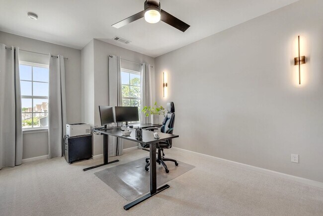 Building Photo - Bright, Modern, Spacious 4bd/3ba Home in Prime Scottdale Location