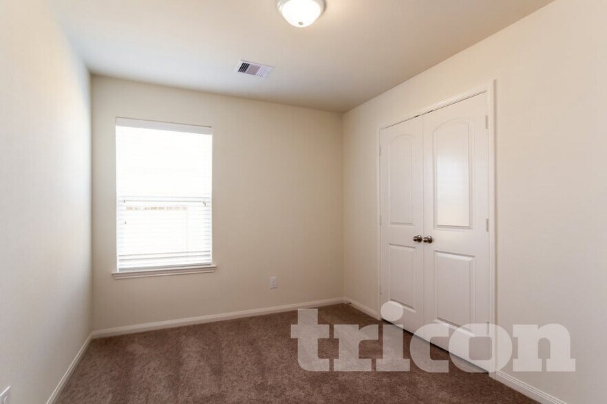 Building Photo - 2310 Regatta Ln