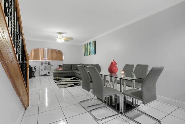 Building Photo - 1555 W 44th Pl