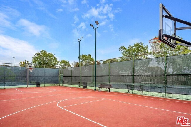 Building Photo - 7777 W 91st St