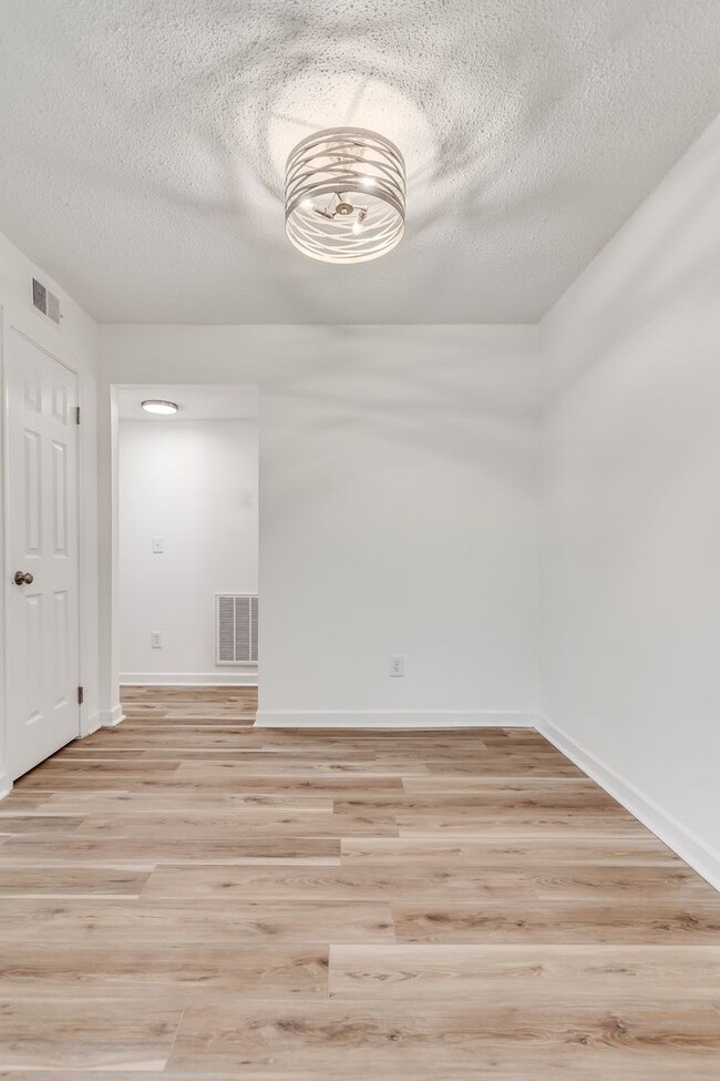 Building Photo - Charming 1-bedroom, 1-bath apartment locat...
