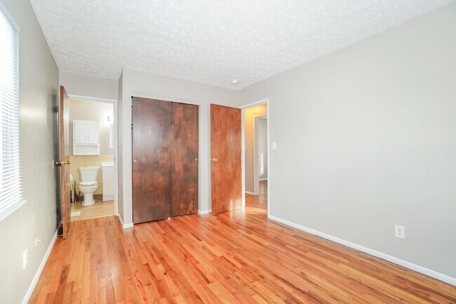 Building Photo - 2928 Landon Dr