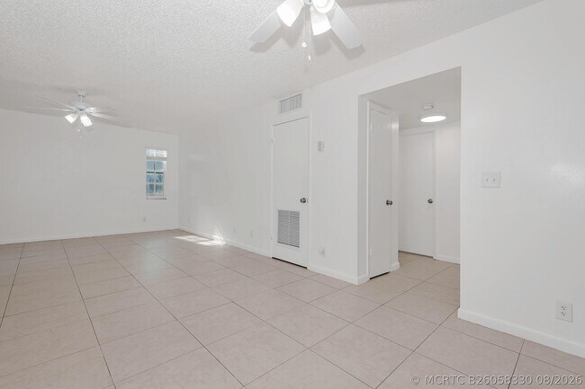 Building Photo - 8830 W Sample Rd