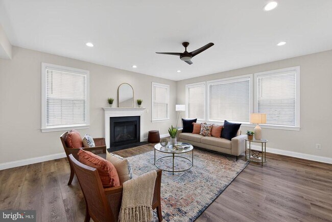 Building Photo - 208 Liberty Cir