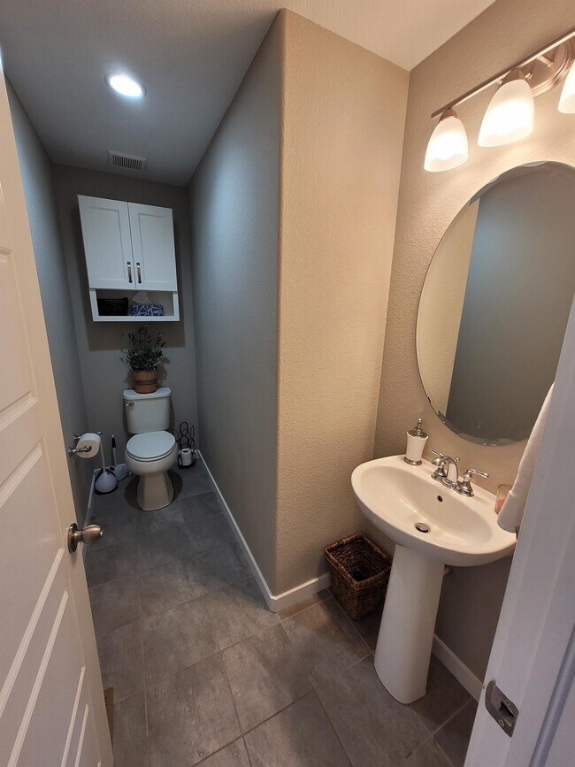 Building Photo - 10135 Thrive Ln