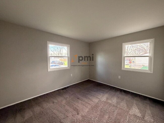 Building Photo - 325 Lahonda Dr