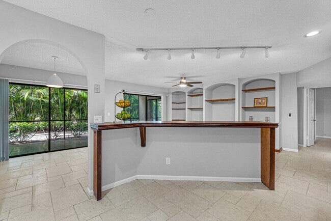Building Photo - 5540 Coach House Cir