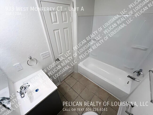 Building Photo - 933 Monterey Ct S