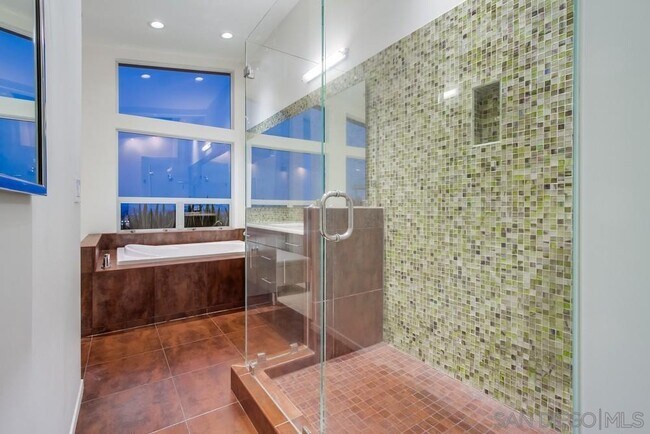 Building Photo - 4957 Pacifica Dr