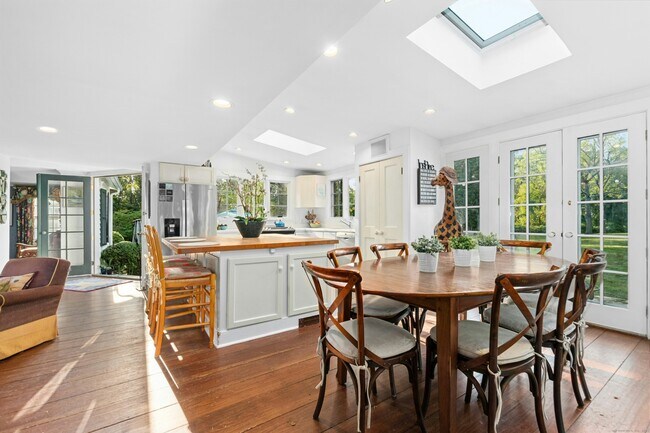 Building Photo - 561 Middlesex Rd