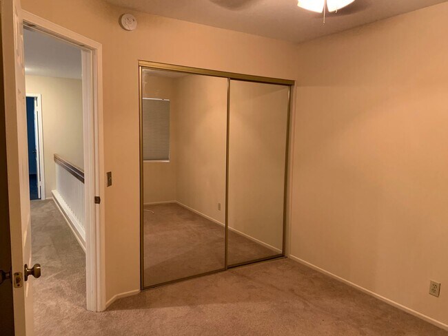 Building Photo - Modern Comfort Meets Tranquil Living in Newbury Park