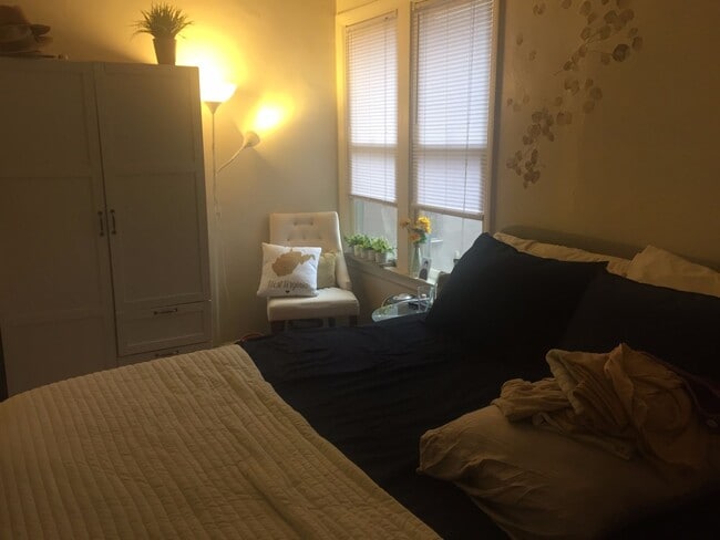 Building Photo - Huge One Bedroom with great light!  Newly ...