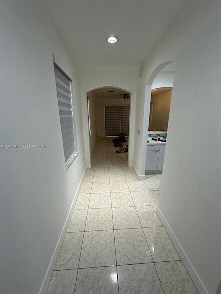 Building Photo - 4273 NE 10th Ct