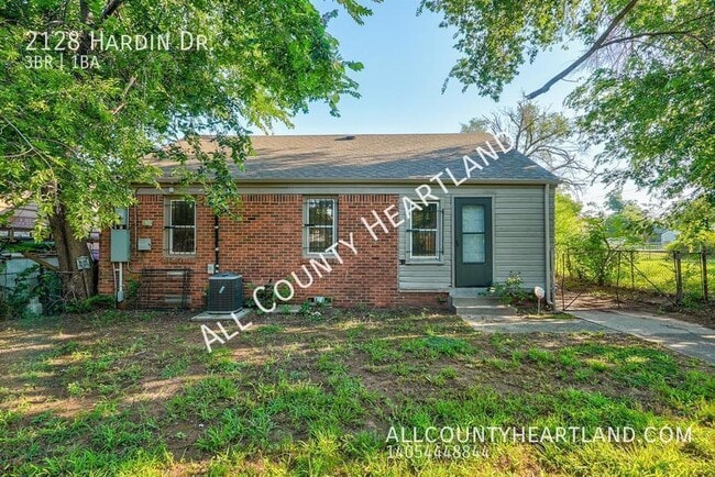 Building Photo - 2128 Hardin Dr