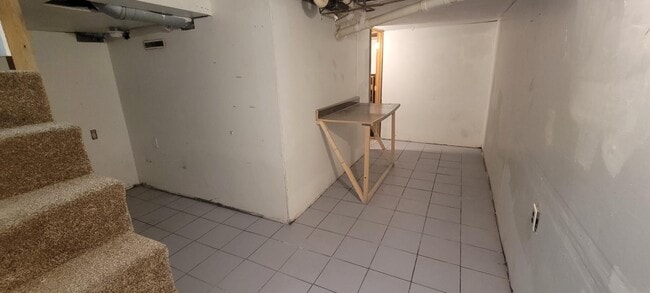 Building Photo - 706 E Lewis St