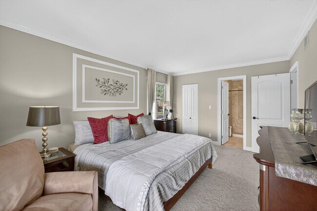 Building Photo - 6485 Chasewood Dr