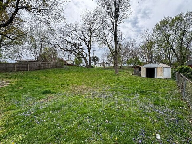 Building Photo - 7012 N Winan Ave