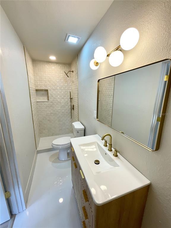 Building Photo - 644 Manor Dr W