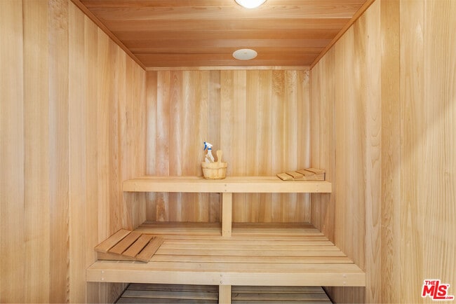 Building Photo - 5201 Vía Donte