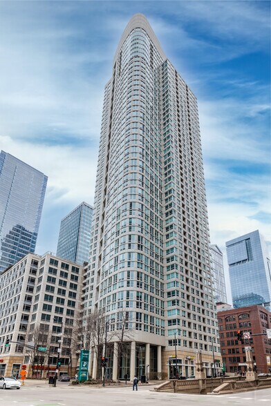 Building Photo - 345 N La Salle Dr