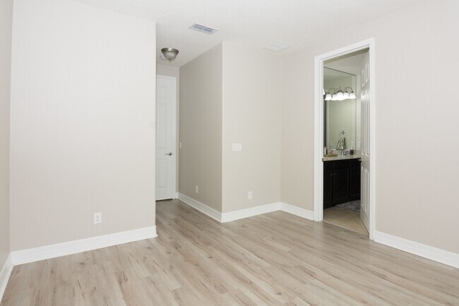 Building Photo - BEAUTIFUL LAKE VIEW AND CORNER LOT HOME WI...