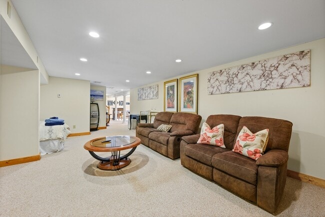 Building Photo - 578 Huckins Neck Rd