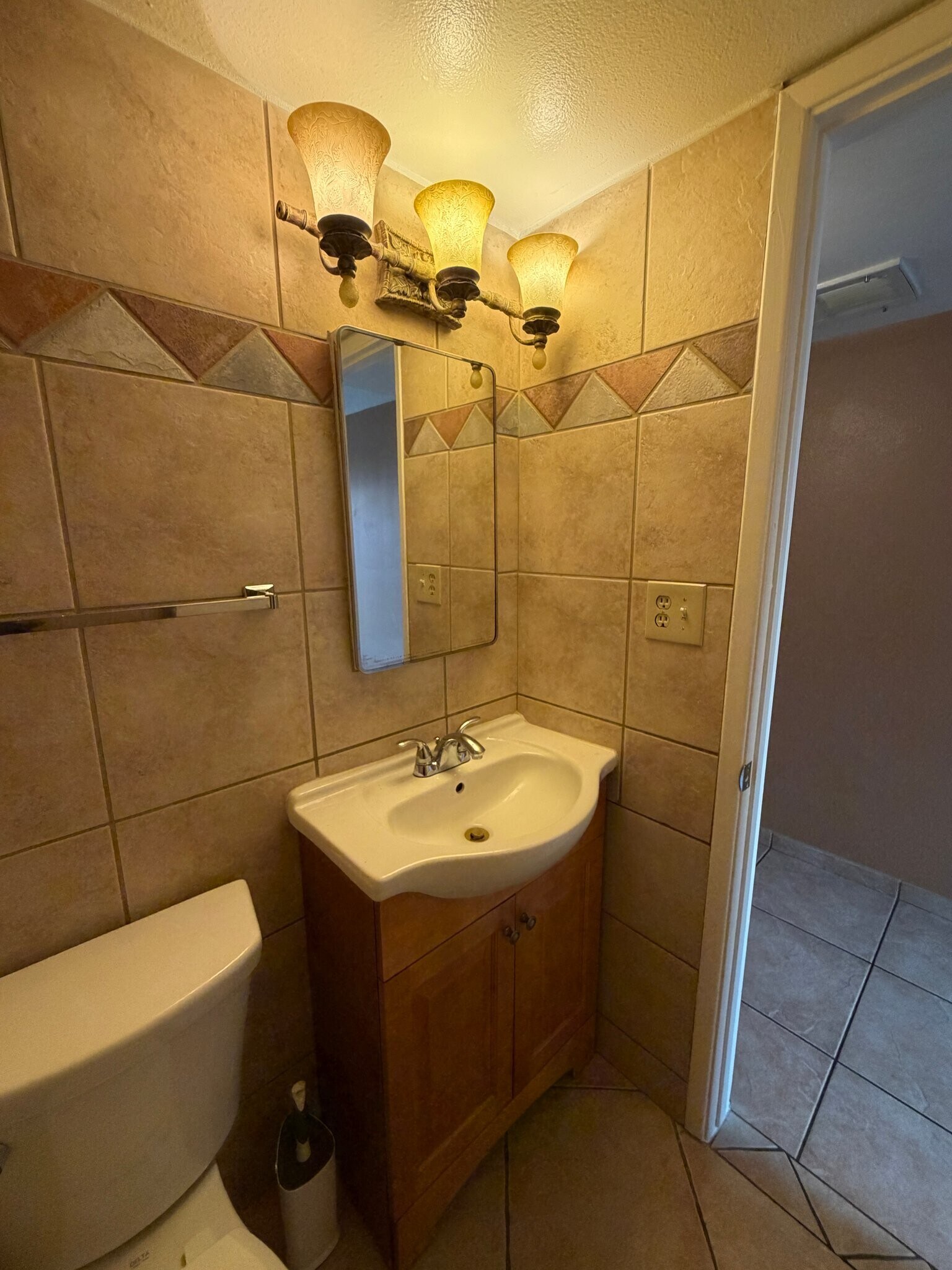 Building Photo - 6565 N 19th Ave