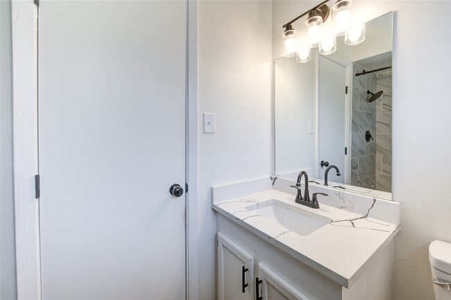 Building Photo - 7838 Royalwood Dr