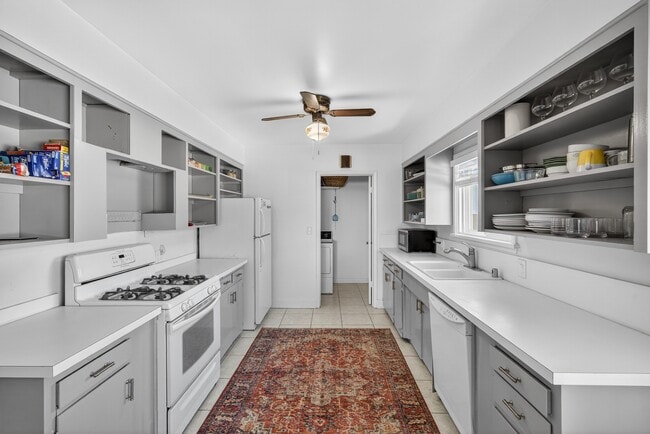 Building Photo - 237 Avenida Montalvo