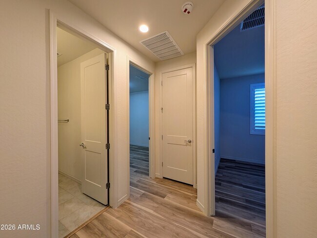 Building Photo - 5902 N 86th Dr