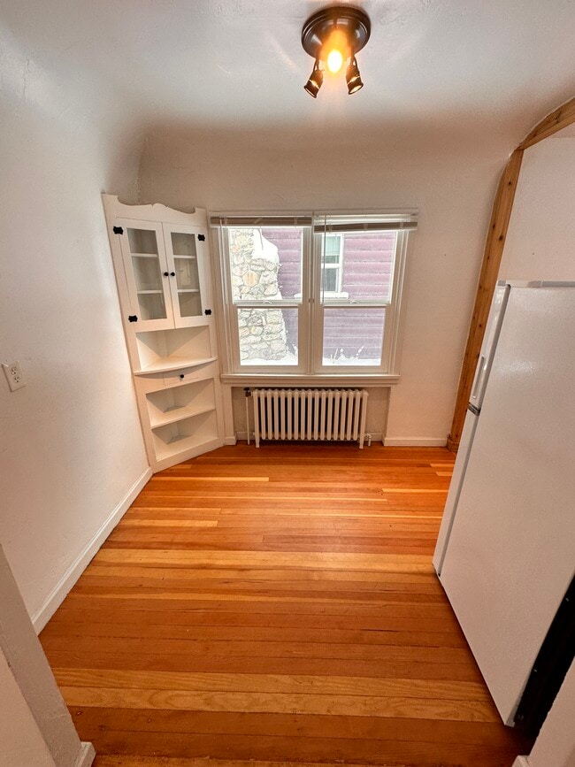 Building Photo - 2445 Custer Ave