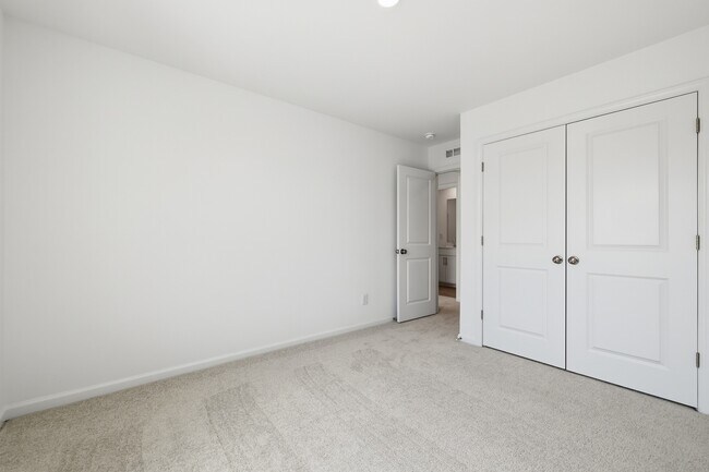 Building Photo - 216 Deercroft Dr